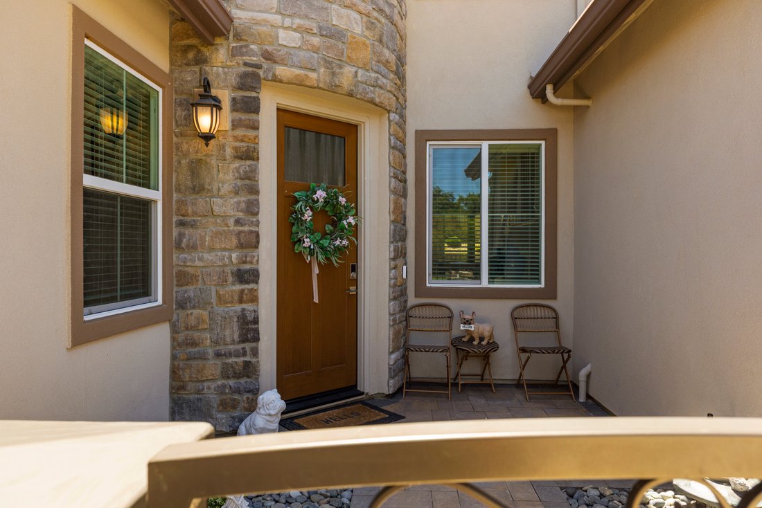Fair Oaks, California, United States 2 - 18090579
