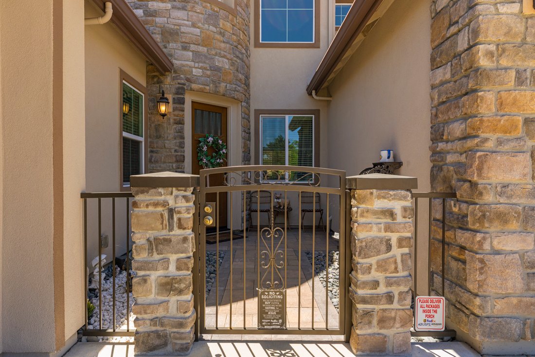 Fair Oaks, California, United States 3 - 18090579