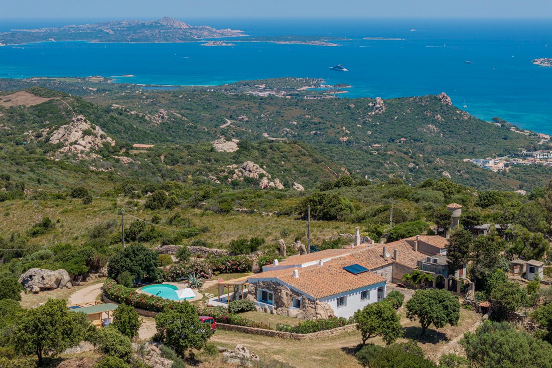 Villa in Arzachena, Sardinia, Italy 1 - 18090506