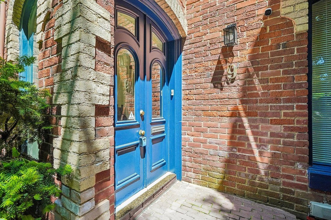 House in Toronto, Ontario, Canada 4 - 18090638