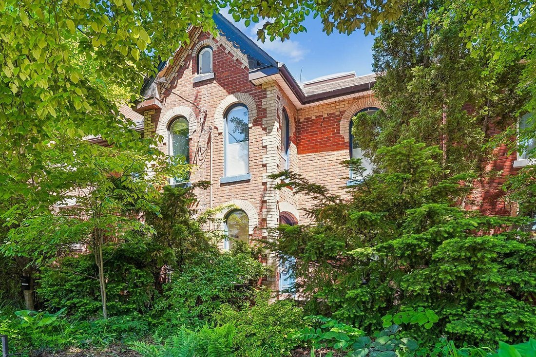 House in Toronto, Ontario, Canada 1 - 18090638