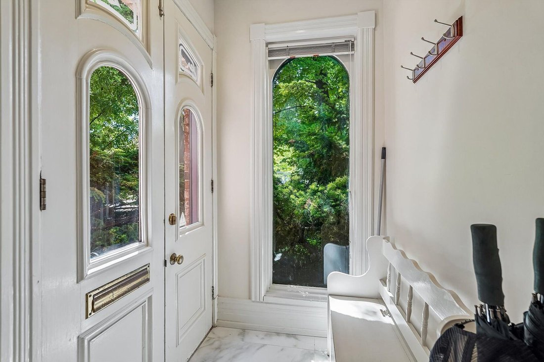House in Toronto, Ontario, Canada 5 - 18090638