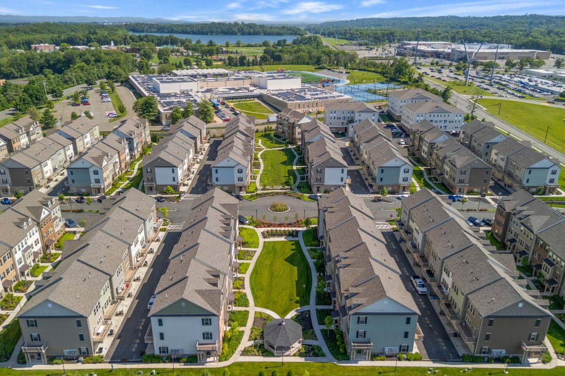 Townhouse in Livingston, New Jersey, United States 3 - 18090629