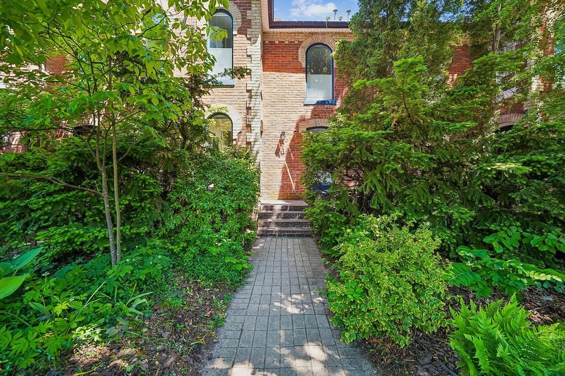 House in Toronto, Ontario, Canada 2 - 18090638