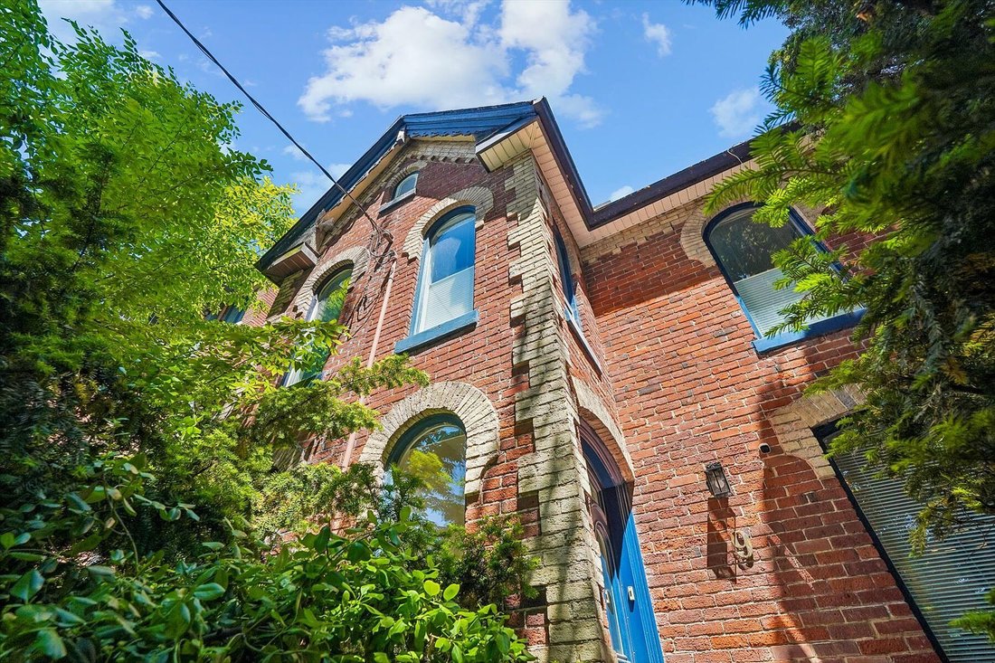 House in Toronto, Ontario, Canada 3 - 18090638
