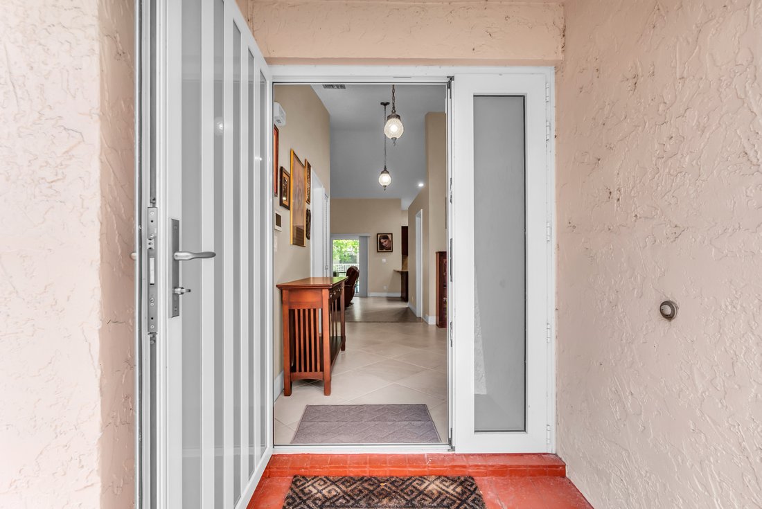 Coral Springs, Florida, United States 5 - 18090635