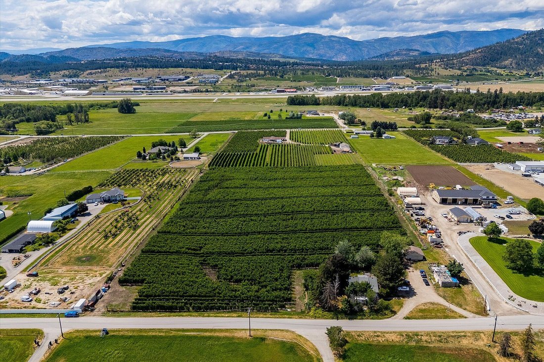 Farm Ranch in Kelowna, British Columbia, Canada 3 - 18090633