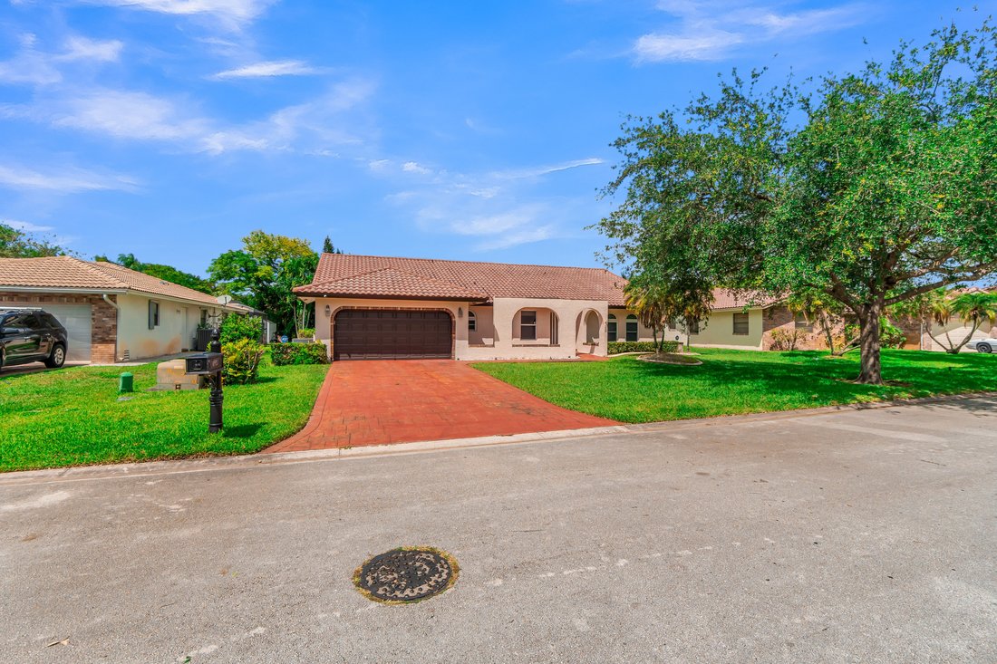 Coral Springs, Florida, United States 2 - 18090635