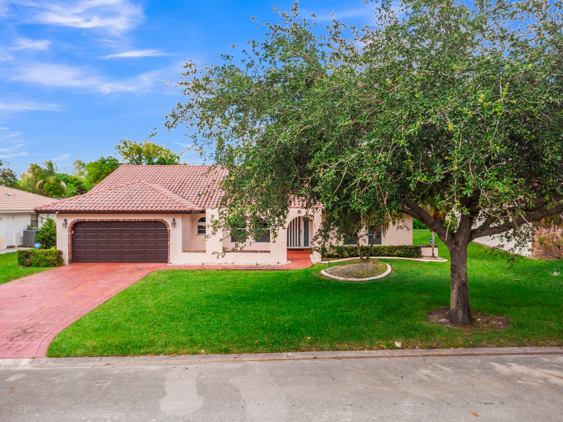 Coral Springs, Florida, United States 1 - 18090635