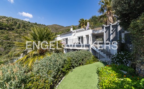Villa in Central Hill, Alassio, Liguria 1