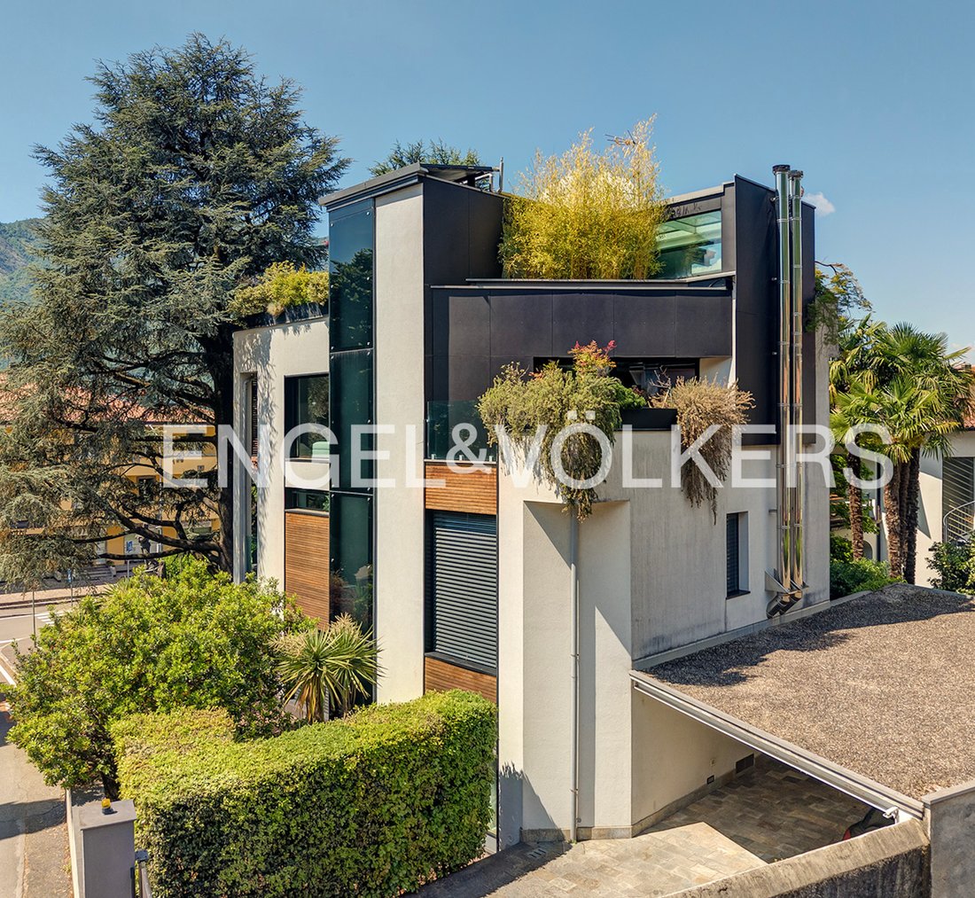 Villa in Pescarenico-Maggianico, Lecco, Lombardy 1 - 18003949
