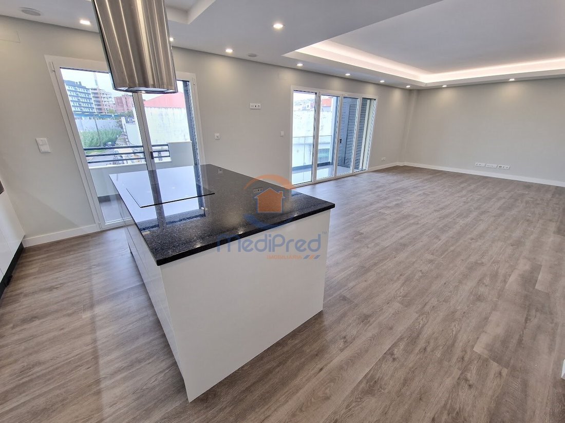 Apartment in Ramada e Canecas, Lisbon, Portugal 1 - 18099427