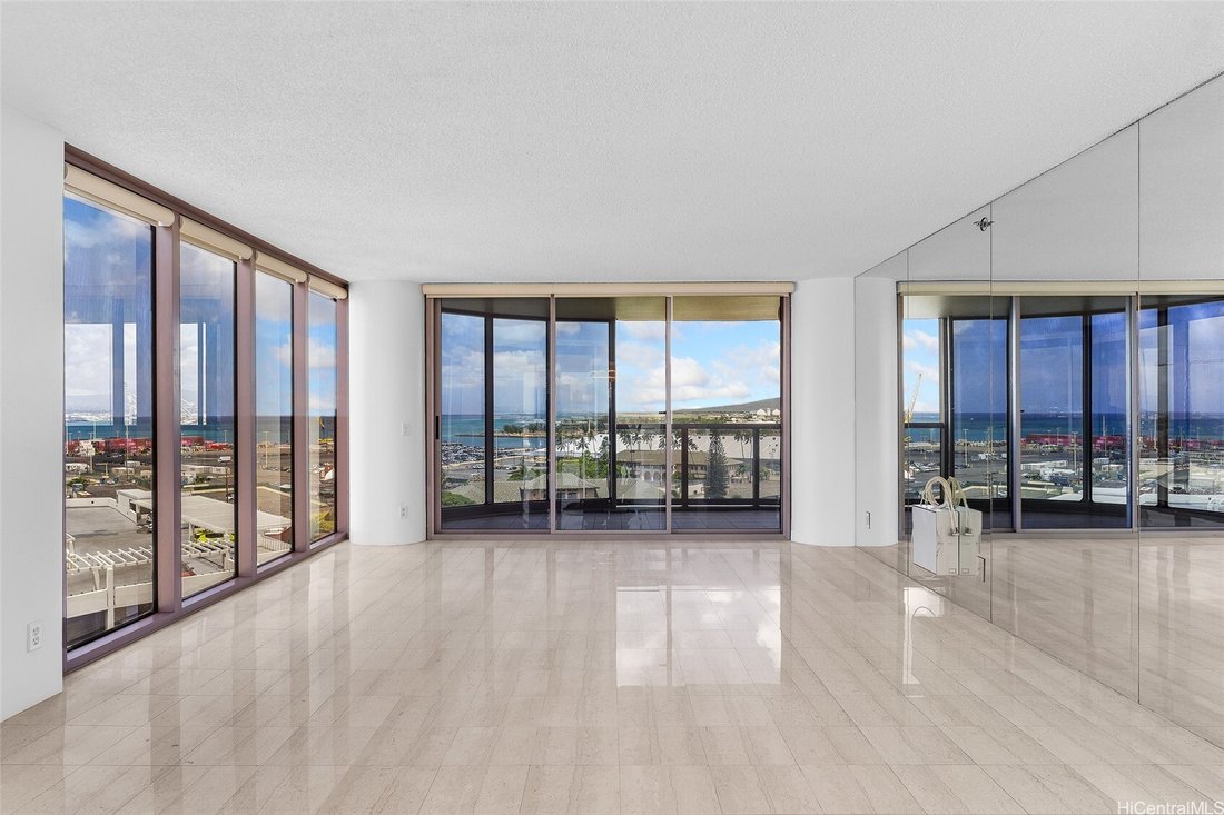 Condo in Honolulu, Hawaii, United States 2 - 18096376