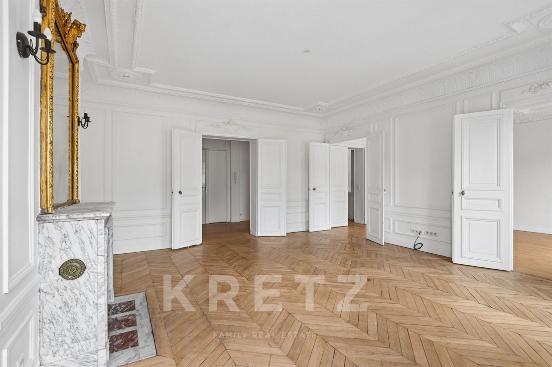 Apartment in Triangle d'Or, Paris 8e Arrondissement, Paris 4 - 16394476