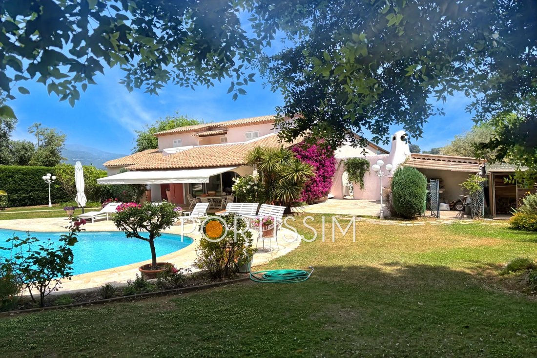 Villa in Le Rouret, Provence-Alpes-Côte d'Azur, France 1 - 17861063