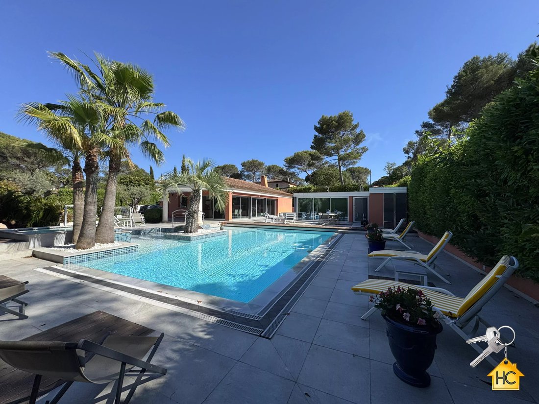 Villa in Mougins, Provence-Alpes-Côte d'Azur, France 1 - 18101682
