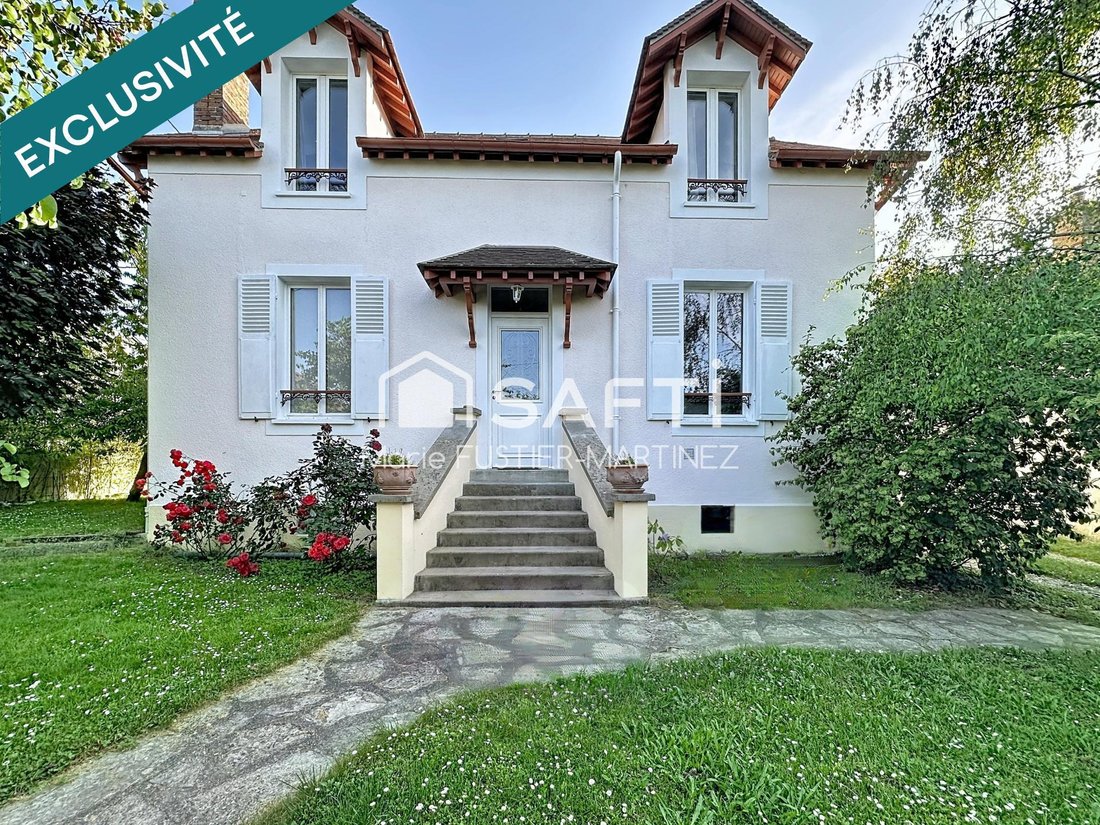 House in Moret-Loing-et-Orvanne, Ile-de-France, France 1 - 18100242