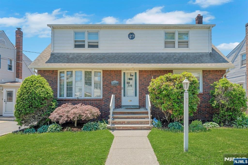 House in North Arlington, New Jersey, United States 1 - 18090874