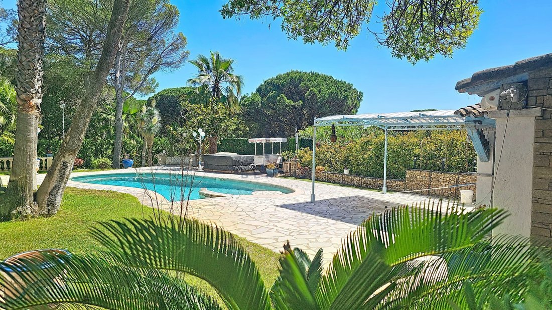 Villa in Exterieurs, Frejus, France 4 - 18092491