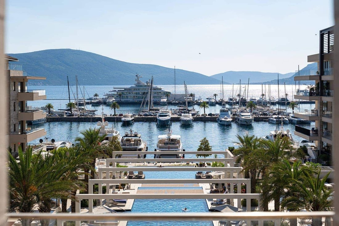 Apartment in Tivat, Tivat Municipality, Montenegro 2 - 16504009