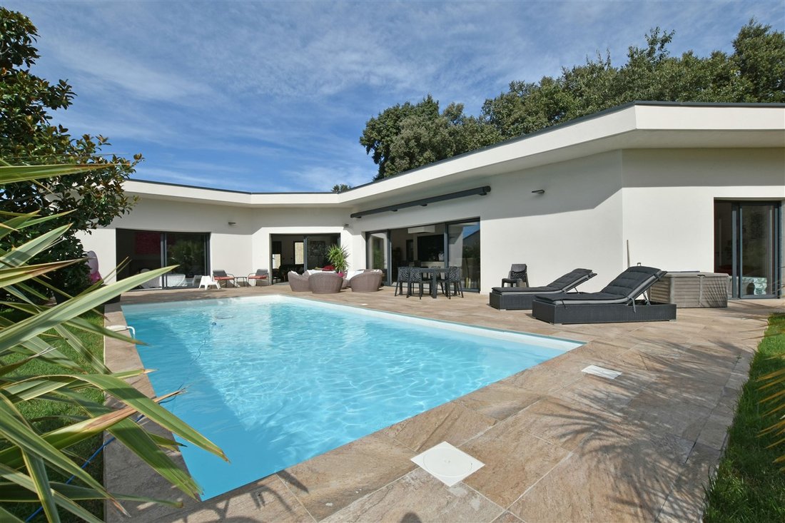 Villa en Aubais, Occitania, Francia 2 - 18092604
