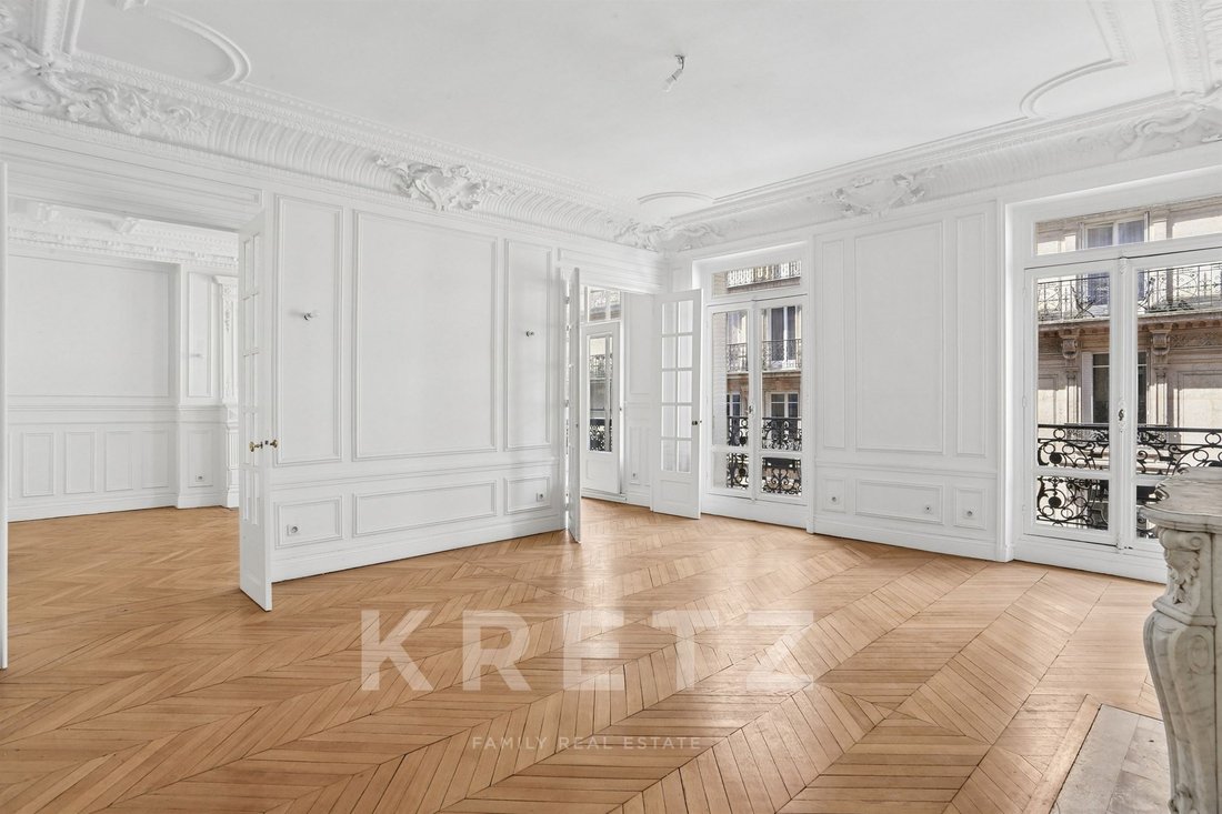 Apartment in Triangle d'Or, Paris 8e Arrondissement, Paris 4 - 16711715
