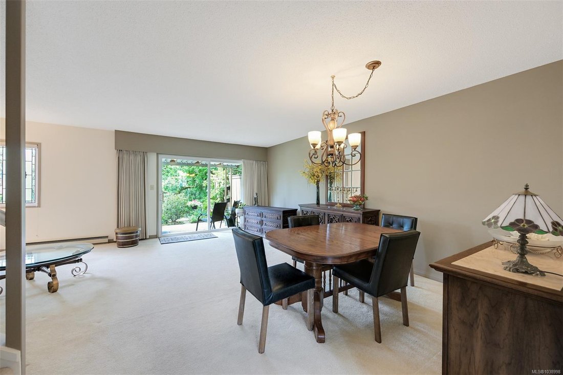 House in Saanich, British Columbia, Canada 5 - 18103300