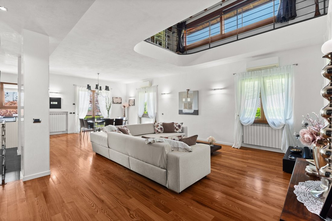 Villa in Montorfano, Lombardy, Italy 1 - 18098845