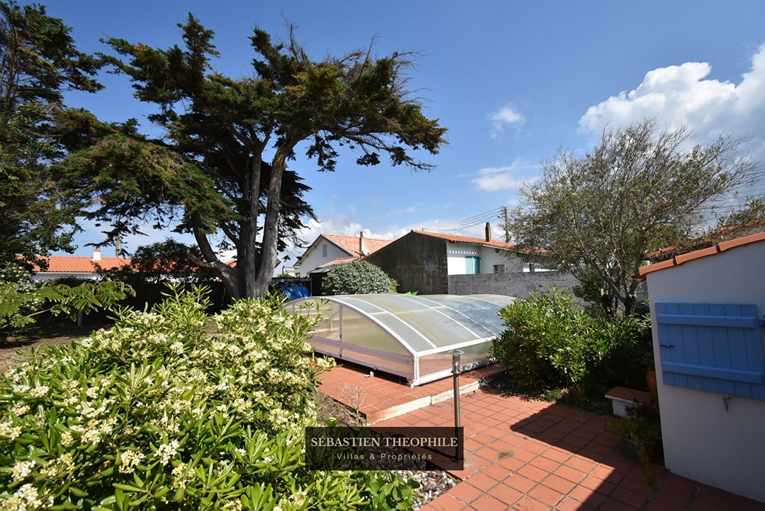 Villa in Saint Gilles Sud, Saint-Gilles-Croix-de-Vie, France 3 - 17939896