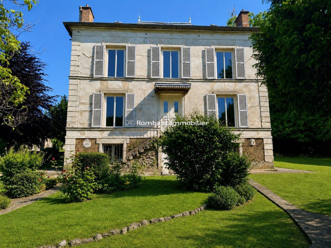 House in Bourg-La Feuillaume Nord, La Celle-Saint-Cloud, France 1 - 17990447