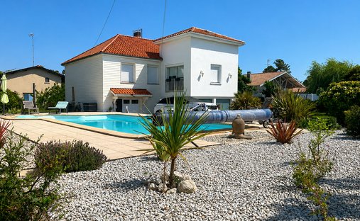 House in Ares, Nouvelle-Aquitaine, France 1