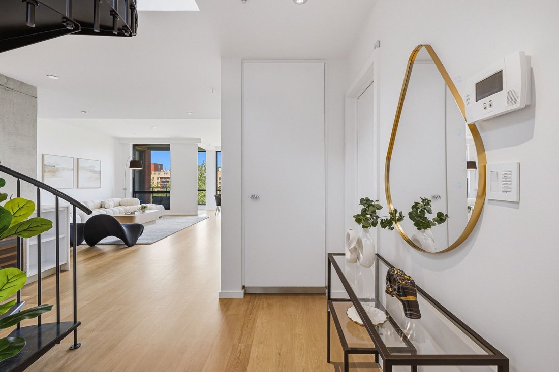 Condo in Montréal, Quebec, Canada 2 - 18107352