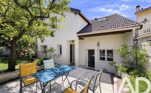 House in Centre-Sadi Carnot, Bagnolet, France 1