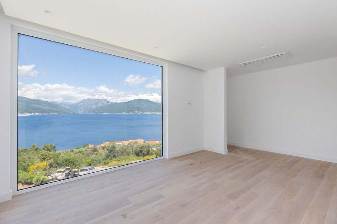 Villa in Krašići, Tivat Municipality, Montenegro 1 - 16503968