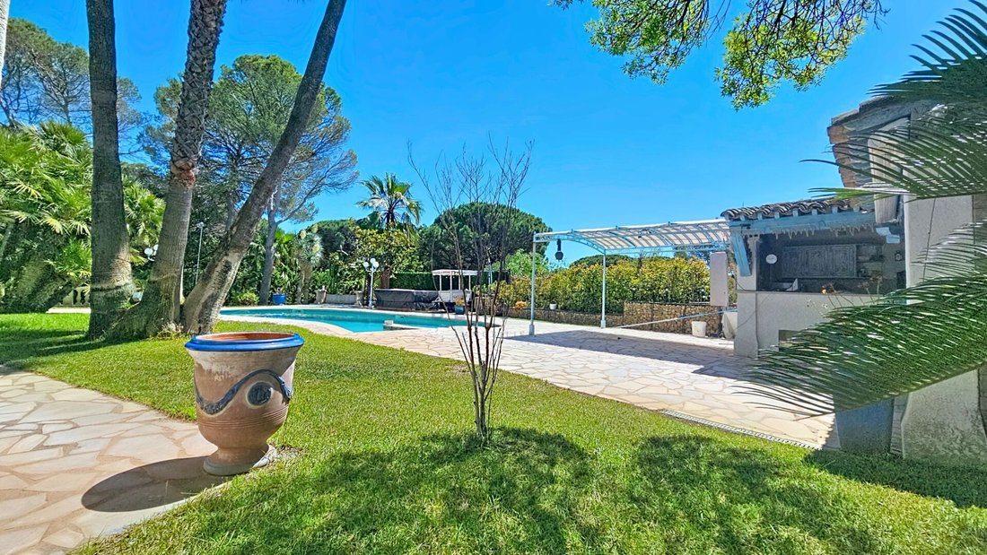 Villa in Exterieurs, Frejus, France 3 - 18092491