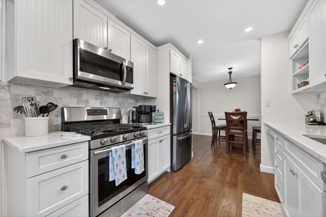 Co Op in Port Washington, New York, United States 5 - 18094513