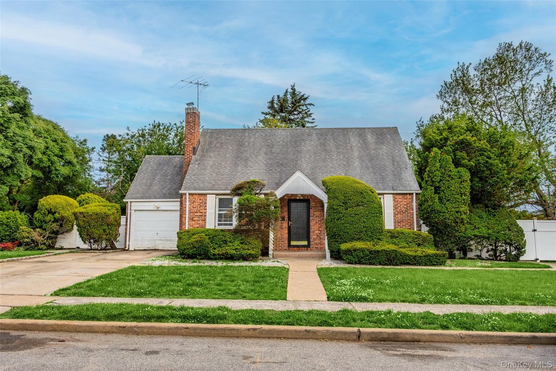 House in Uniondale, New York, United States 2 - 18056539
