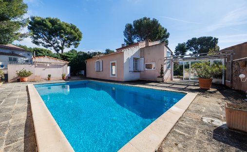 House in Peripherie, Cassis, France 1