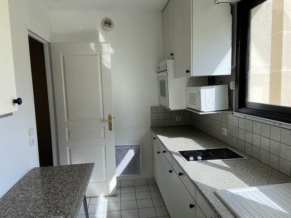 Apartment in La Fontaine-Parc des Sceaux-Croix de Berny-Centre Ville, Antony, France 3 - 18096046