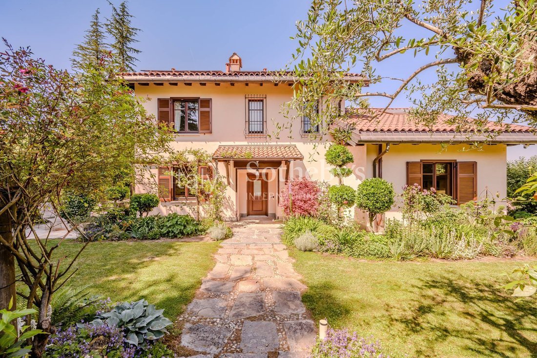 House in Bodio Lomnago, Lombardy, Italy 2 - 18105134