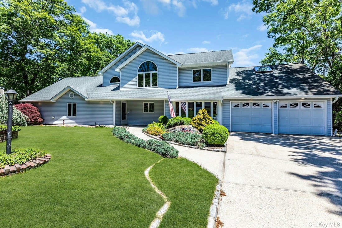House in Lake Ronkonkoma, New York, United States 1 - 18092874
