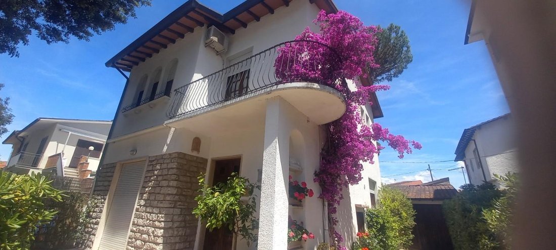 House in Lido di Camaiore, Camaiore, Tuscany 2 - 18087274