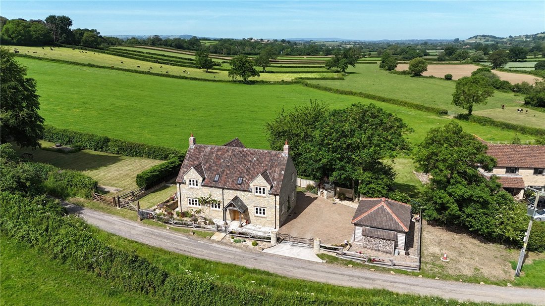 House in Somerset, England 1 - 18100650