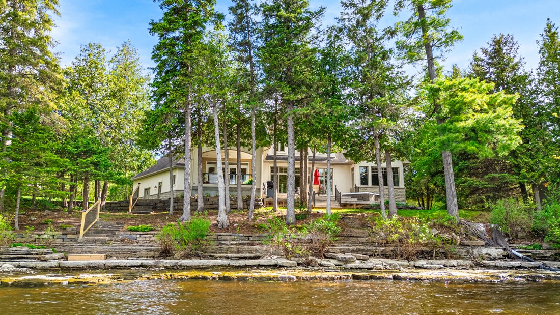 House in Ottawa, Ontario, Canada 4 - 18099177