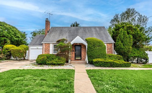 House in Uniondale, New York, United States 1
