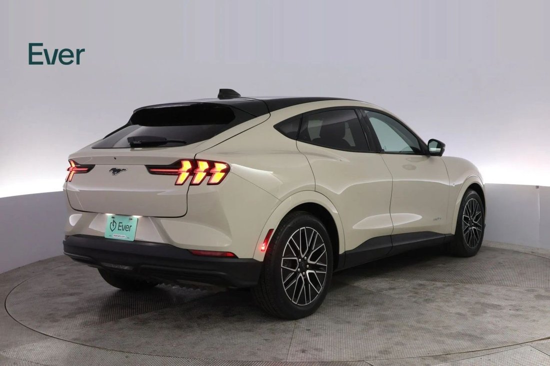 Suv in San Francisco, CA, United States 3 - 18032229
