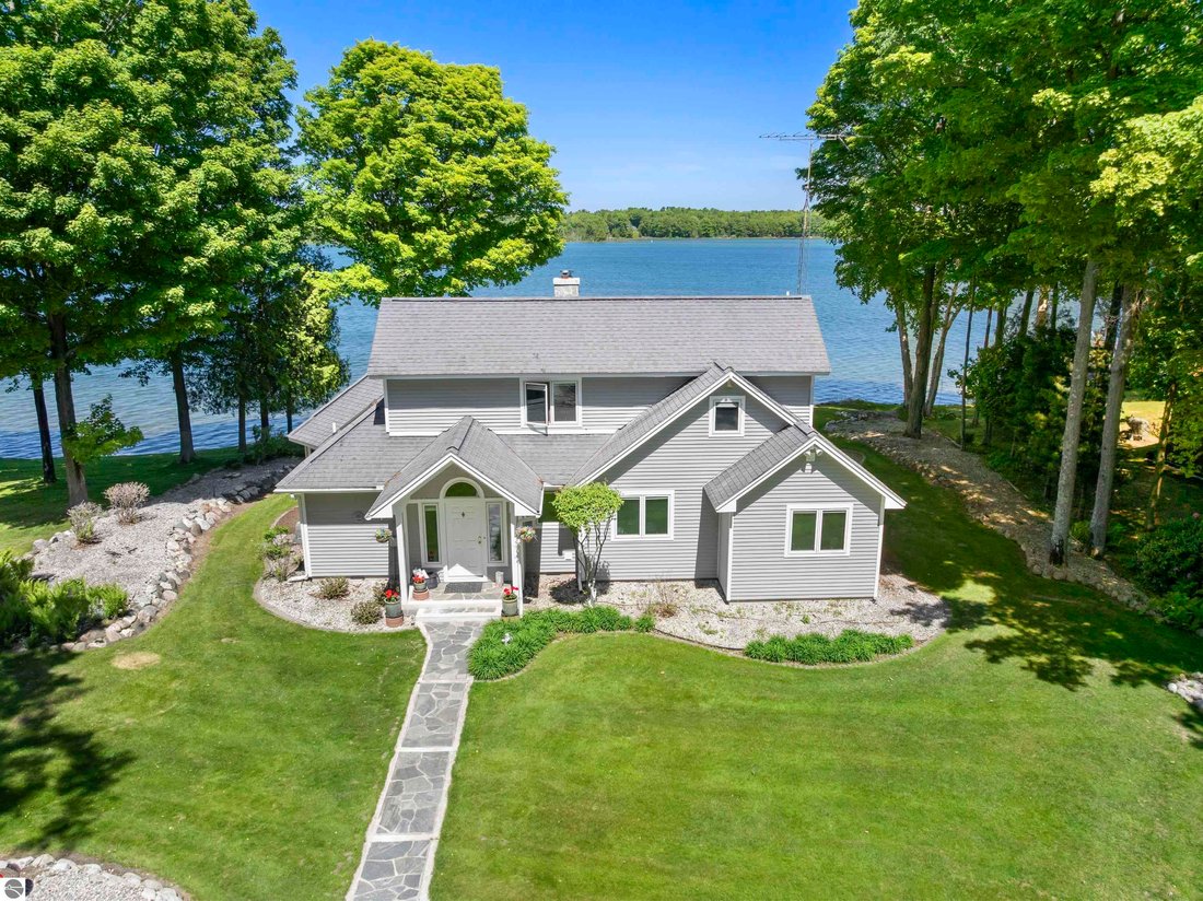 House in Honor, Michigan, United States 1 - 18104090