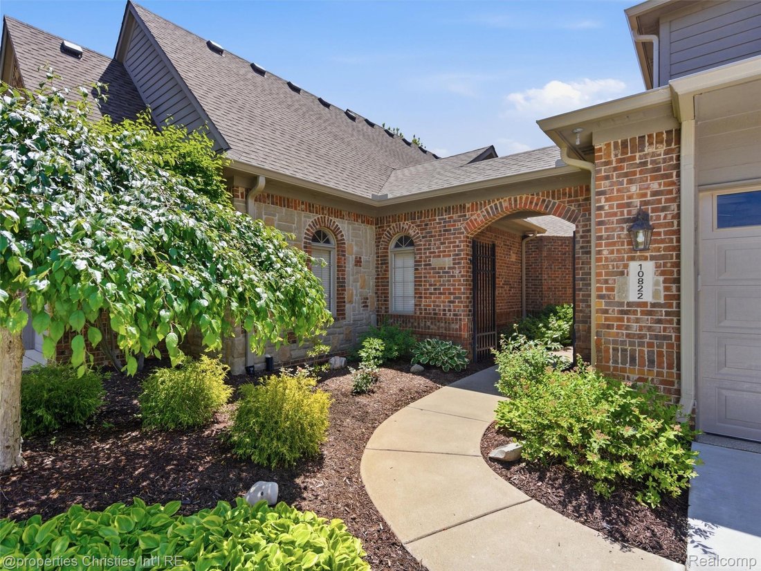 Condo in South Lyon, Michigan, United States 2 - 18099166