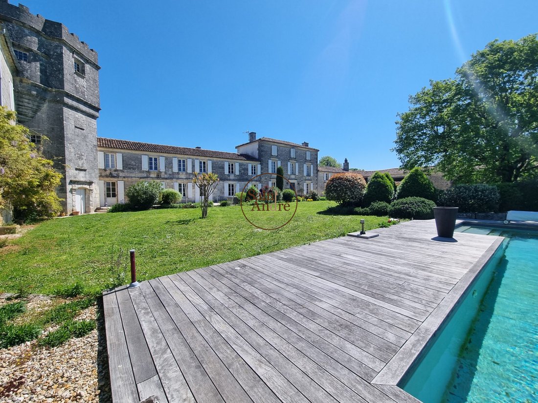House in L'Isle-d'Espagnac, Nouvelle-Aquitaine, France 2 - 17868671