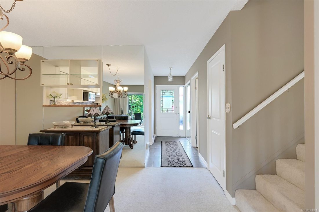House in Saanich, British Columbia, Canada 4 - 18103300